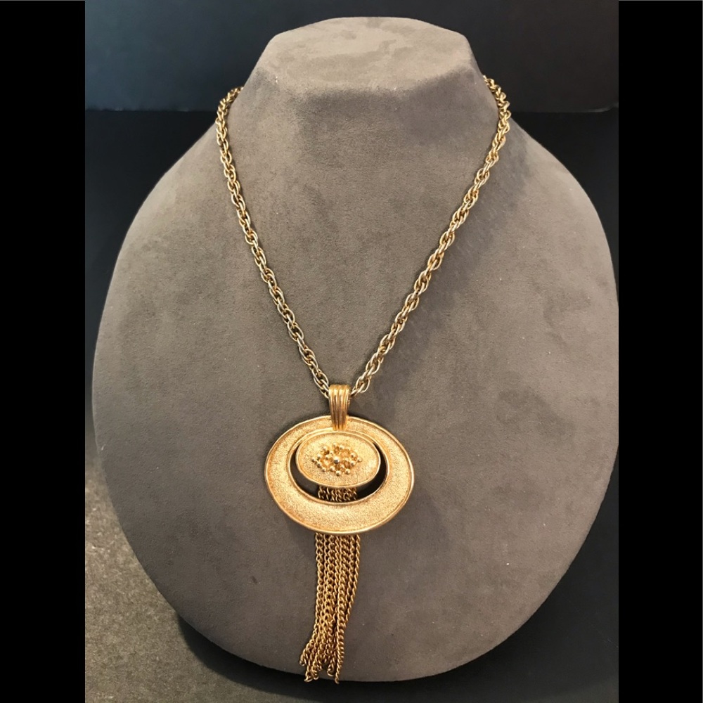 Vtg Avon Gold Rope Chain Necklace w/ Oval Pendant